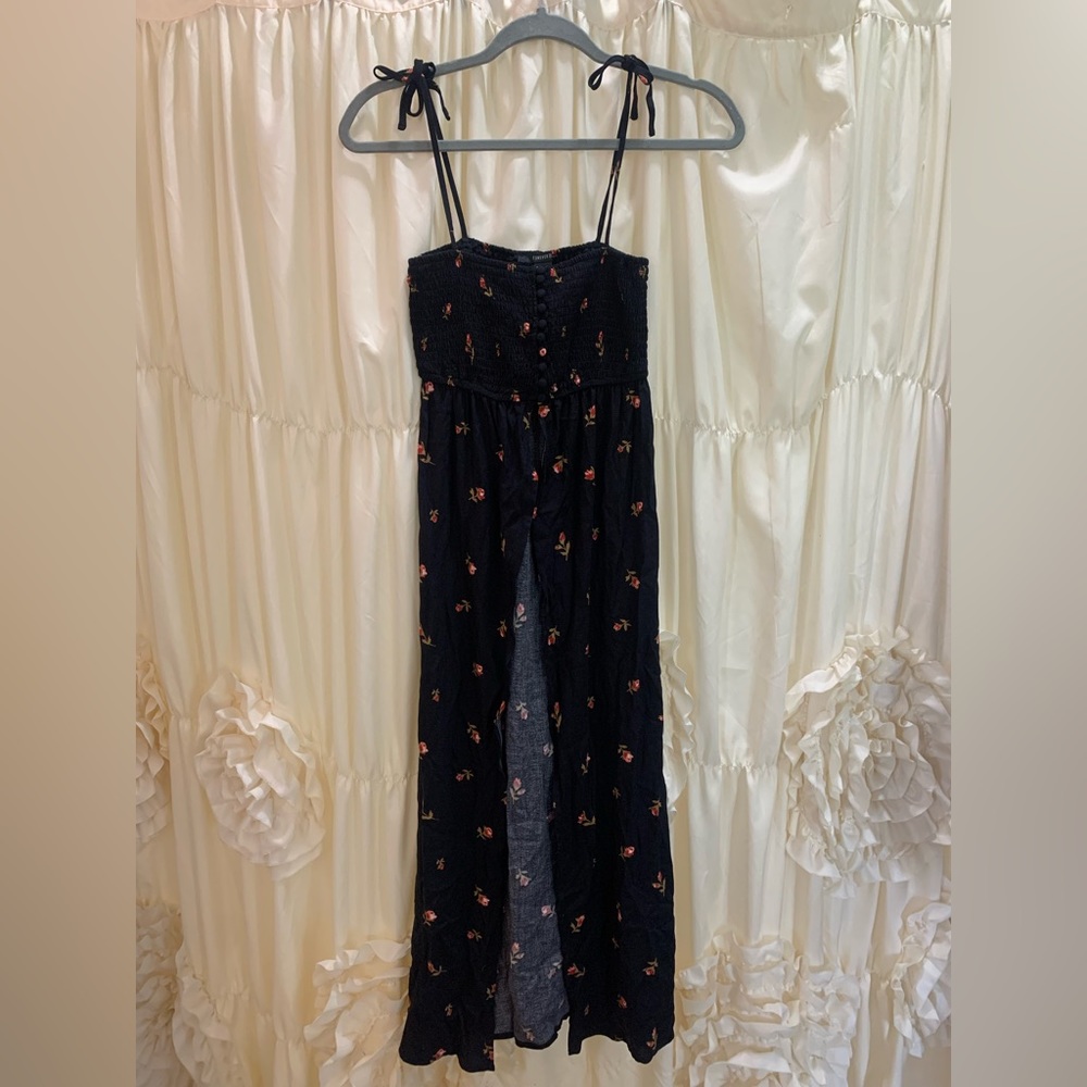 NWT Forever 21 black long open front floral top with adjustable tie straps.